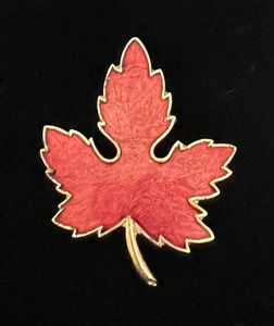 VTG Maple Leaf Pin Red Leaf Gold Tone Metal Beautiful Detail Filigree Canada